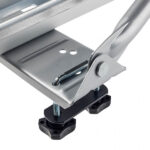 Bravica na ruci prihvata koji obuhvaća okvir bicikla za poboljšanu zaštitu od krađe bicikla.