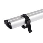 Sintetička traka za privezivanje kotača bicikla. Prikazano s donje strane.