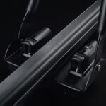 Bravica na nosaču bicikla koja zaključava nosač bicikla za krovne nosače na vozilu